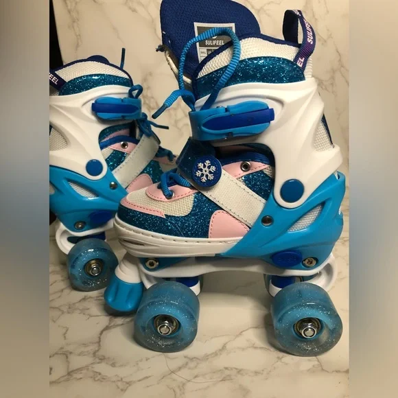 SULIFEEL Ice Snow 4 Size Adjustable Light up Roller Skates for Kids - Picture 4 of 7